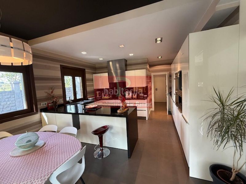 Foto 1d43a88e-9922-4823-82de-8732dd145c32. Chalet en Cuadros