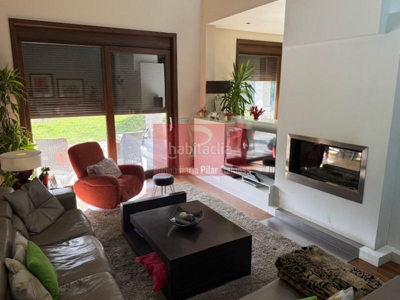 Foto 1d82d6bb-d960-4e03-a5c1-a30dee44c869. Chalet en Cuadros