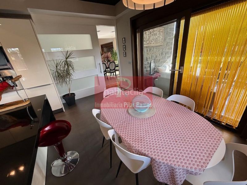 Foto 3efec464-cc2c-4ea1-af81-532a78ba7085. Chalet en Cuadros