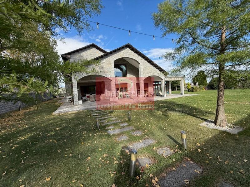 Foto 4761c8f1-b0ca-4845-9292-b58136d22973. Chalet en Cuadros