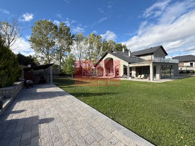 Foto bdc4d1b7-a971-4a21-9008-061c94c114f5. Chalet en Cuadros