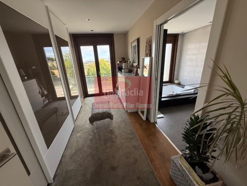 Foto c7174a11-f974-43f9-a947-ce418c0aff8c. Chalet en Cuadros