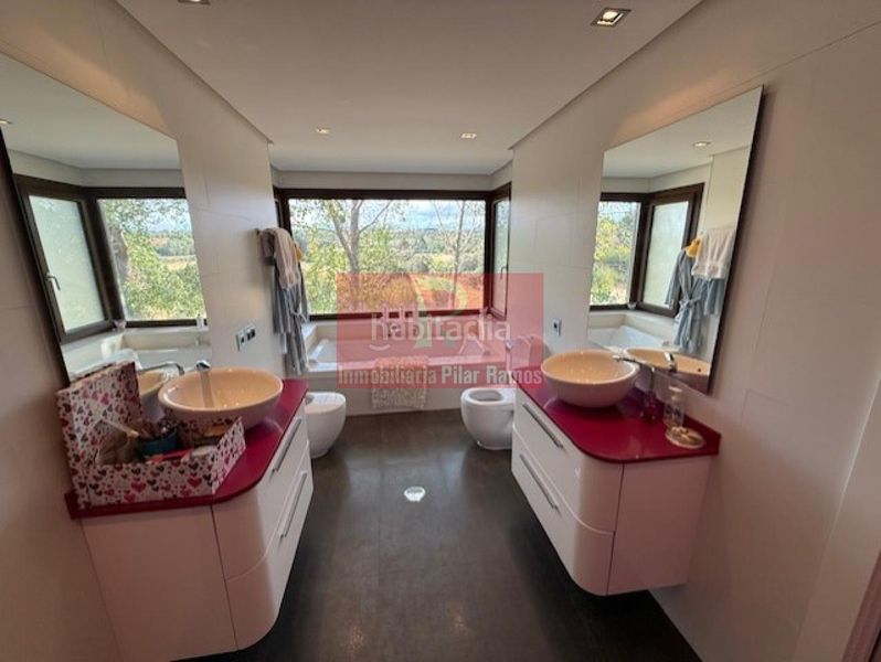 Foto df9a73a5-b93a-44ec-a65a-49d8e16dbb4d. Chalet en Cuadros