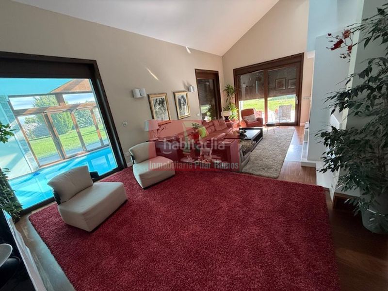 Foto f082e0be-b845-403e-b018-8979594facef. Chalet en Cuadros