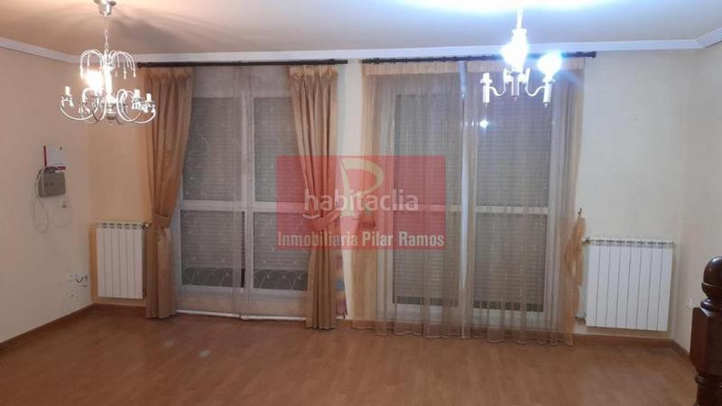 Foto 2fcbf1b1-0dd7-4305-9142-a37a7549f750. Casa adossada amb calefacció aparcament a Valdefresno