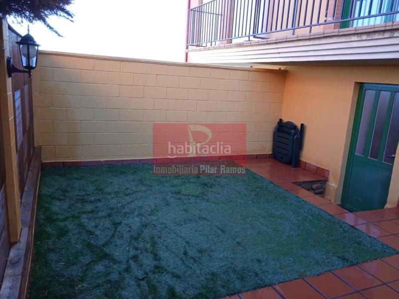 Foto d0ce0116-d519-44fc-8017-9d9559d8984c. Casa adossada amb calefacció aparcament a Valdefresno