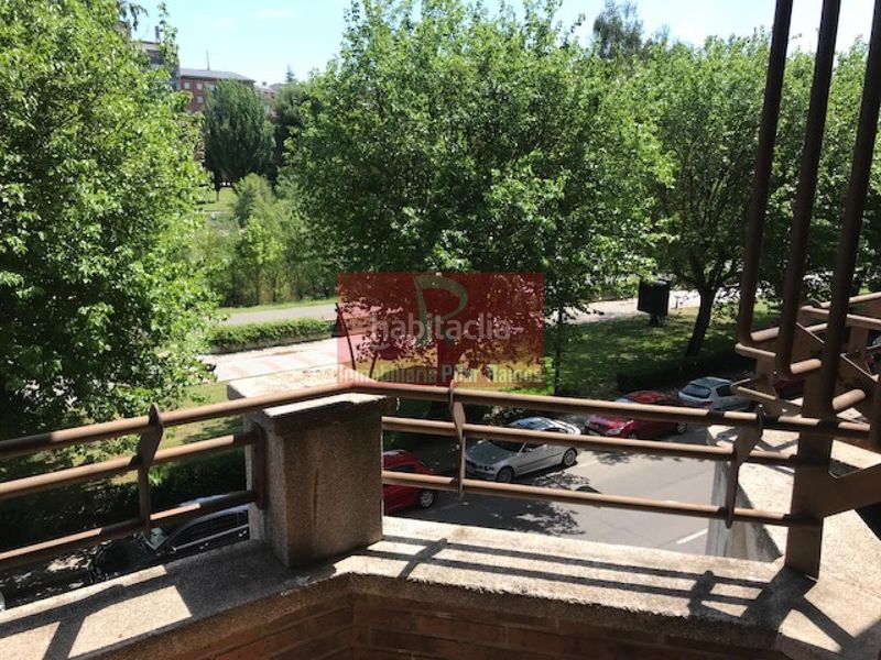 Foto d2f48b3c-cc61-4679-9ce1-18f69f37efd8. Rent flat with heating parking in Crucero León