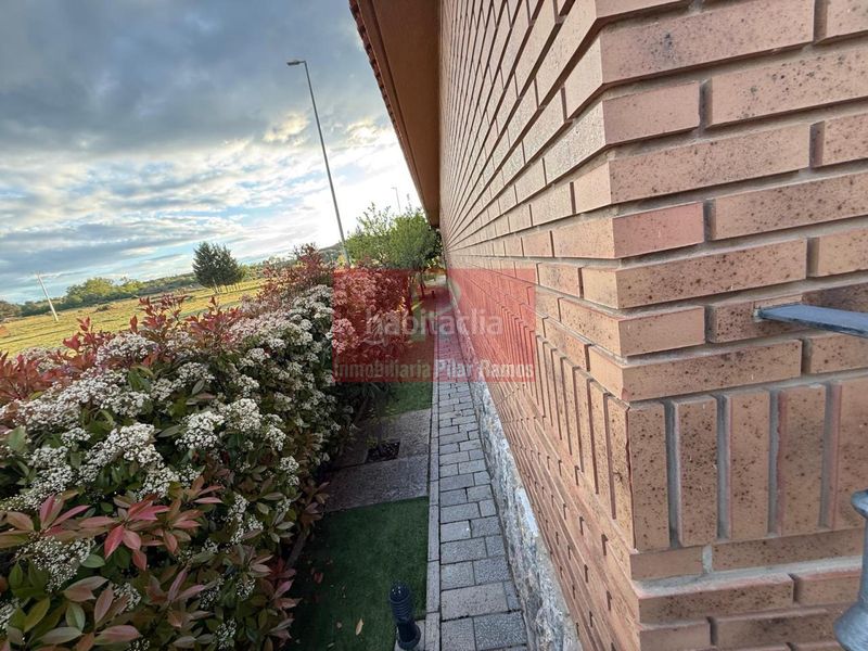 Foto 8669097c-3455-438b-a14a-637d7afae662. Casa aparellada amb calefacció aparcament piscina a Sariegos