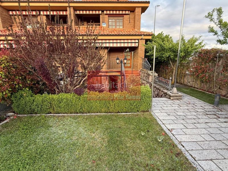 Foto b4574a7b-cadc-45f2-84a8-4b89583807f4. Casa aparellada amb calefacció aparcament piscina a Sariegos