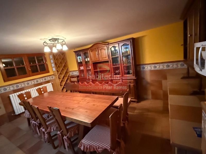 Foto bf035356-d1b4-43a3-93ee-dd7cd188c250. Casa aparellada amb calefacció aparcament piscina a Sariegos