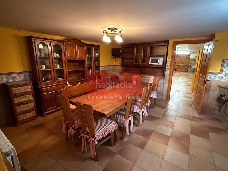 Foto edab8d0c-dbe3-43da-9bdc-ee63fc4fa572. Casa aparellada amb calefacció aparcament piscina a Sariegos