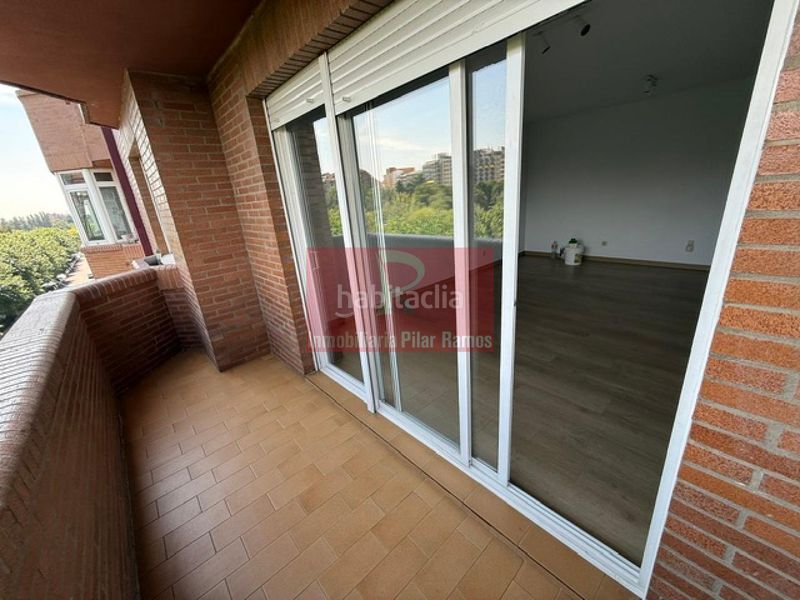 Foto 54d1d731-fcc9-4374-bcd2-74f45765f2da. Rent flat with heating parking in Crucero León