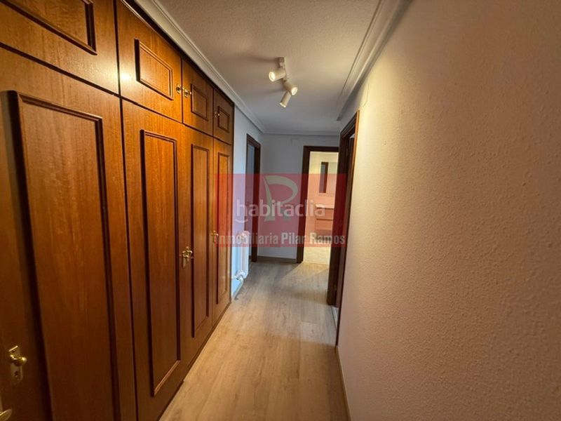 Foto 6d2a6870-0cb3-49e7-b355-d34278627564. Rent flat with heating parking in Crucero León