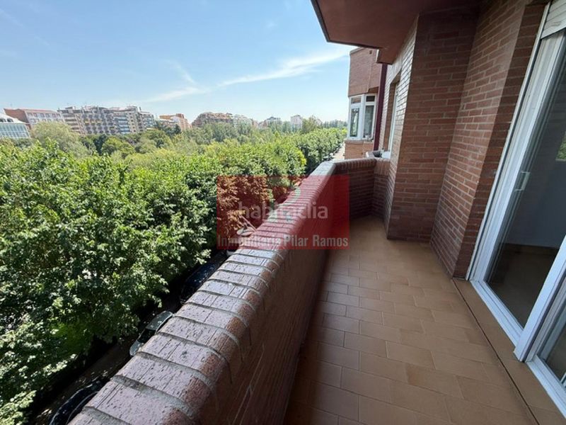 Foto 8d509e87-ae27-45ac-9123-f6a98ae956f1. Rent flat with heating parking in Crucero León