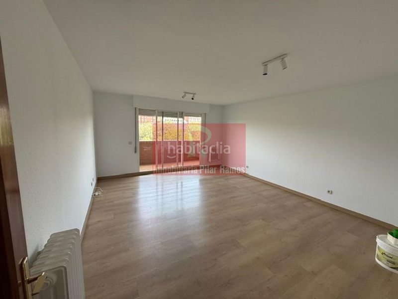 Foto d35b6d87-983a-4b8c-9e92-b476b2932040. Rent flat with heating parking in Crucero León