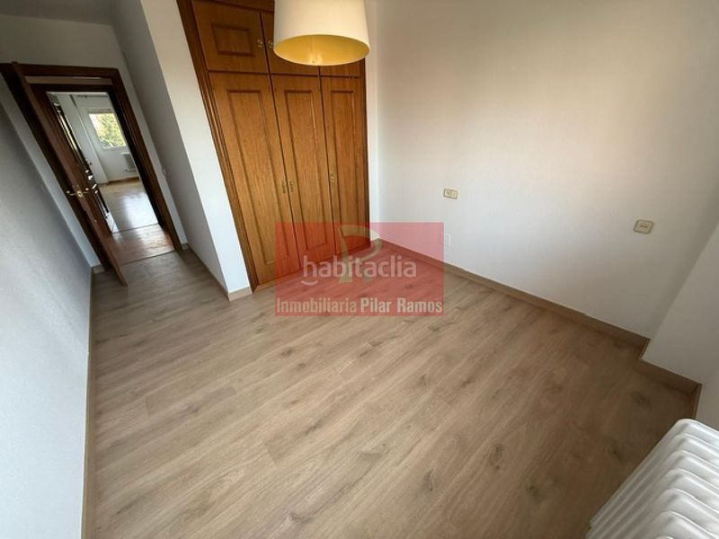 Foto ebbe32f4-047b-4db1-8c49-31038991d1d7. Rent flat with heating parking in Crucero León