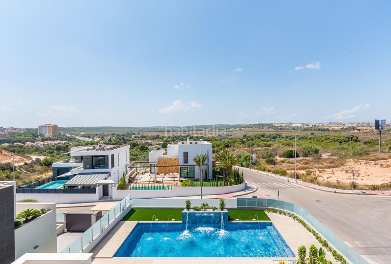 Foto c92ea6b9-d747-4581-9530-1f4d2ce52835. Xalet amb piscina a Campoamor Orihuela