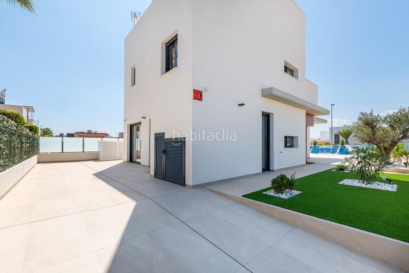 Foto fbb94259-0462-4998-9e11-15f9852dd2a7. Xalet amb piscina a Campoamor Orihuela