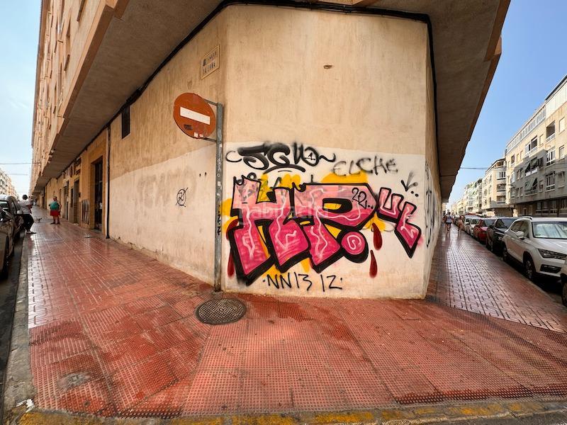 Foto 66f3b520-36a7-4e28-b5f2-306a4c85e2bf. Alquiler local comercial alquiler de local en Antonio Machado Torrevieja