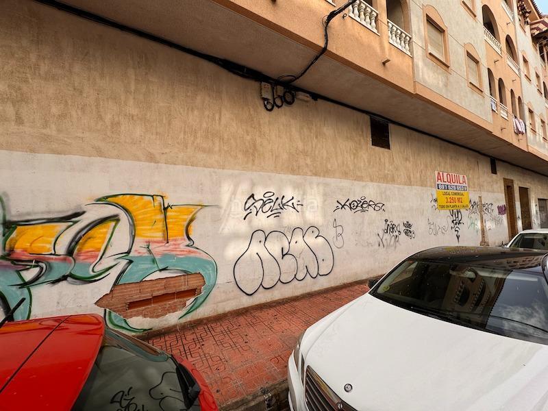 Foto b1fc2a2a-d096-4570-ad5c-60aee0ef01f4. Alquiler local comercial alquiler de local en Antonio Machado Torrevieja