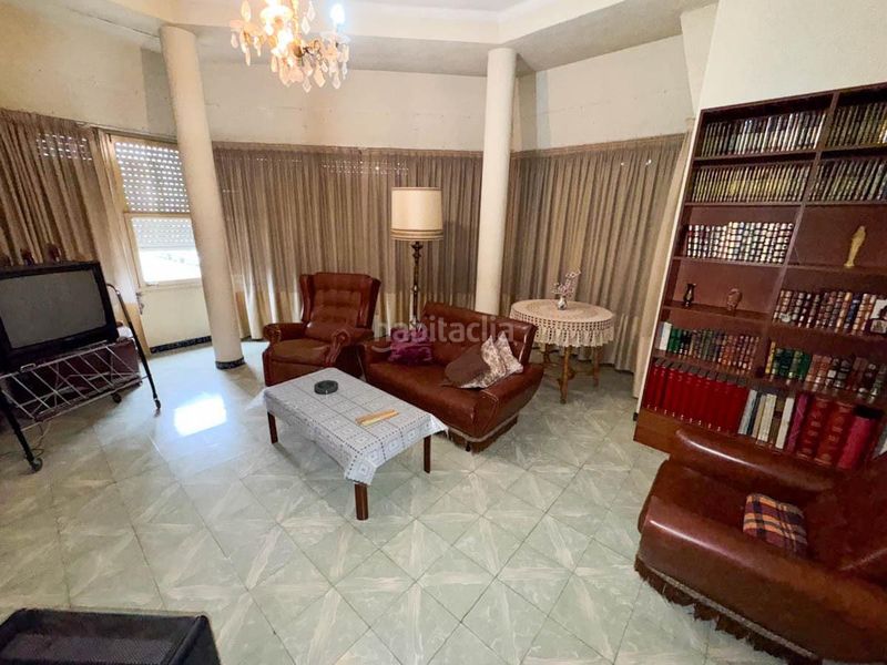 Foto 85b3054d-59dd-489d-991d-02f01106d9ca. Edifici a Crevillente