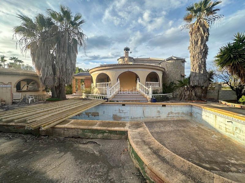 Foto d391342d-78b6-45b5-853b-21e8f8404dc4. Masia amb aparcament piscina a Almoradí