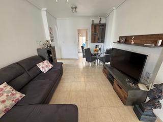 House  Calle calle del lago bañolas. Bungalow planta baja reformado con piscina