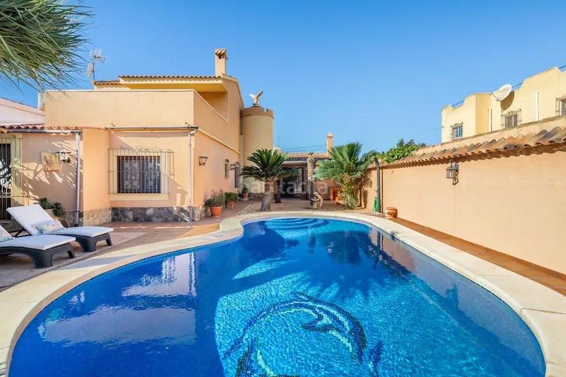 Foto 896fa355-f532-480d-96b8-d46813fe4f36. Lloguer xalet amb calefacció aparcament piscina a Torrevieja
