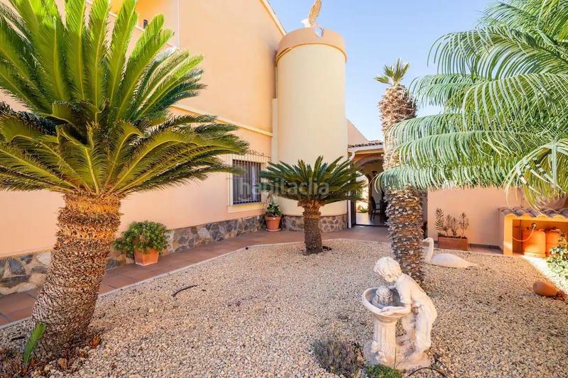 Foto 83ff91df-f8d1-4681-ae43-d55652d3de2a. Rent chalet with heating parking pool in Zona Carrefour - Urbanizaciones Torrevieja