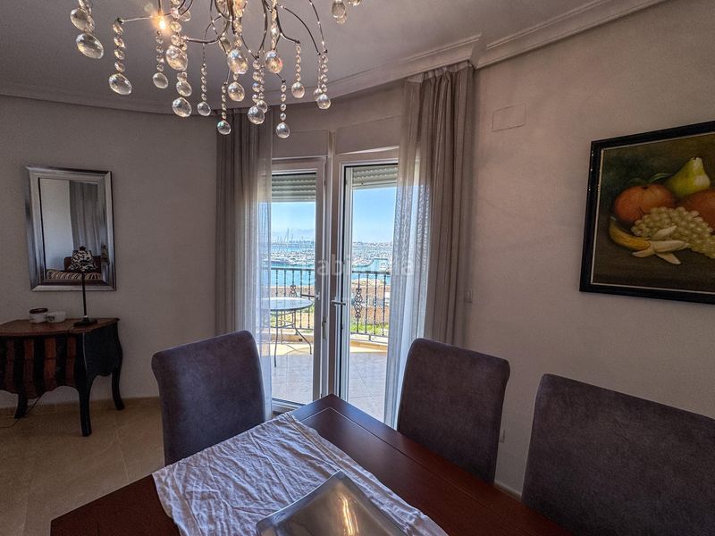 Foto 430ea1e4-0138-4d2f-b278-ad8a976cfc98. Piso frente al mar y al puerto , en pleno centro! en Torrevieja
