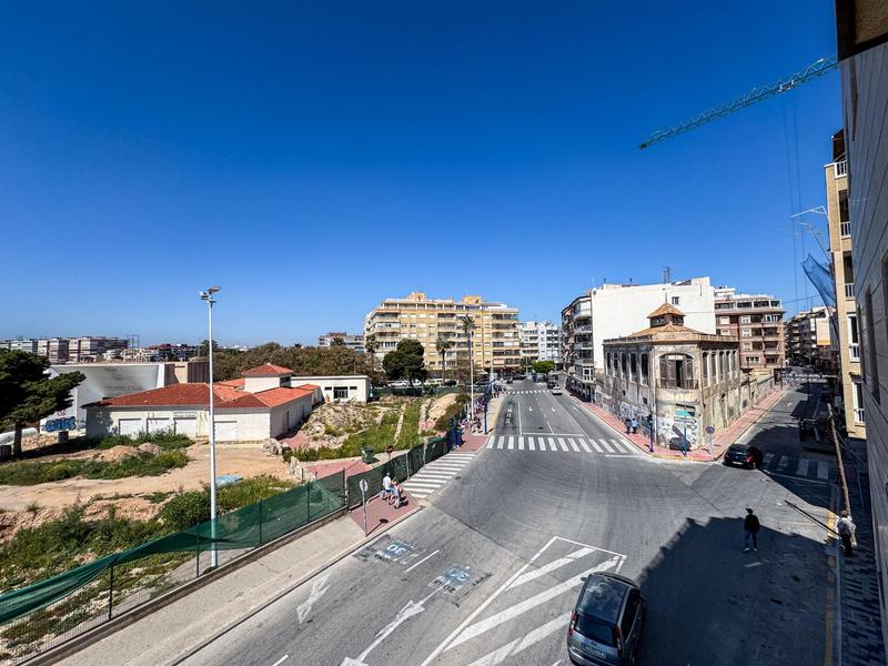 Foto 70da11ca-2978-4f5b-bf62-c746bd8770c4. Piso frente al mar y al puerto , en pleno centro! en Torrevieja