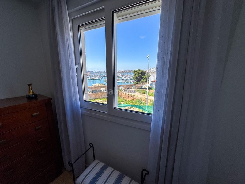 Foto ab532d26-acb8-4b36-9df1-54a2be8fcfb3. Piso frente al mar y al puerto , en pleno centro! en Torrevieja
