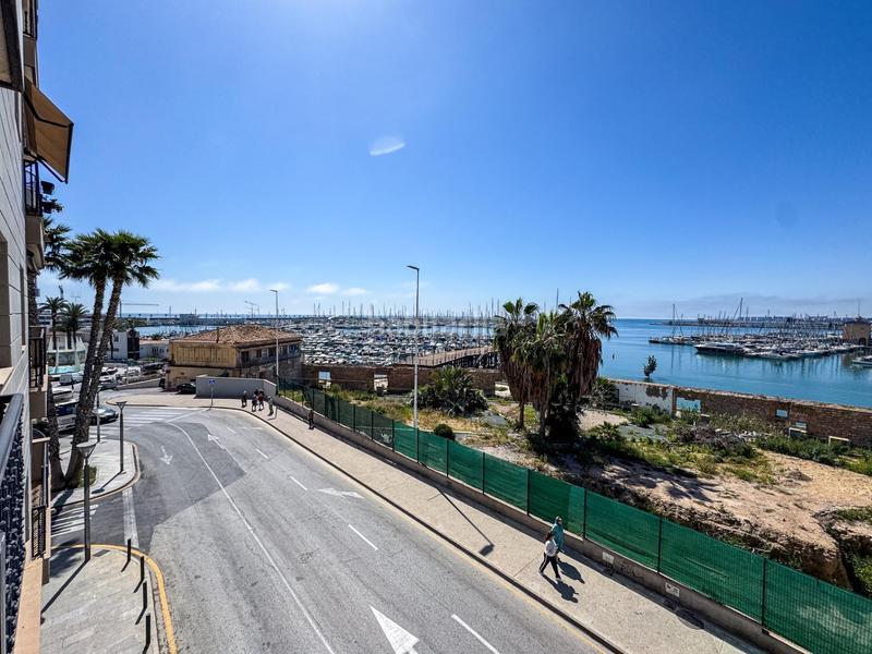 Foto e4297902-5fde-4816-a9b3-e8c7e82768f9. Piso frente al mar y al puerto , en pleno centro! en Torrevieja