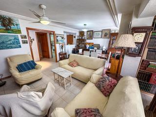 Etagenwohnung  Calle concepcion. Amplio piso en pleno centro de torrevieja  con vistas parciales