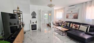 Casa aparellada  Calle marina. Encantadora casa pareada en esquina con jardín y acceso a piscin