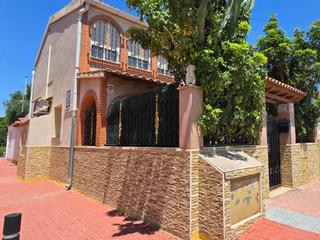 Maison jumelée  Calle marina. Encantadora casa pareada en esquina con jardín y acceso a piscin