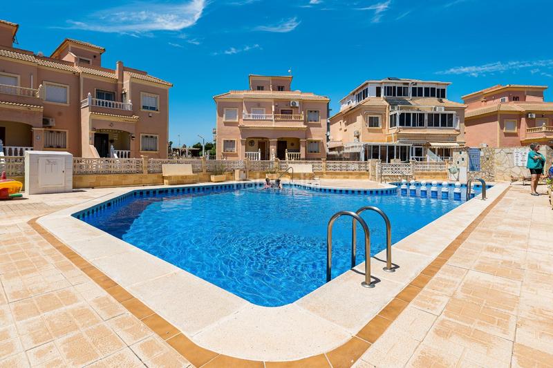 Foto f080a27a-7418-46a4-88bf-a62a98dbc202. Alquiler casa adosada acogedor adosado en Playa Flamenca, costa alquiler temporal en Orihuela