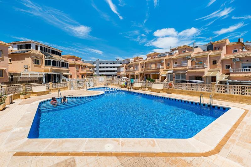 Foto 7be2a194-f579-408d-bf8c-cd3c2072afba. Miete reihenhaus mit heizung parking pool in Playa Flamenca Orihuela