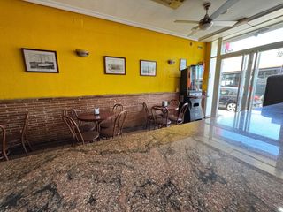 Local Comercial  Salinero. Se vende bar en funcionamiento  58 m2  excelente ubicación frent