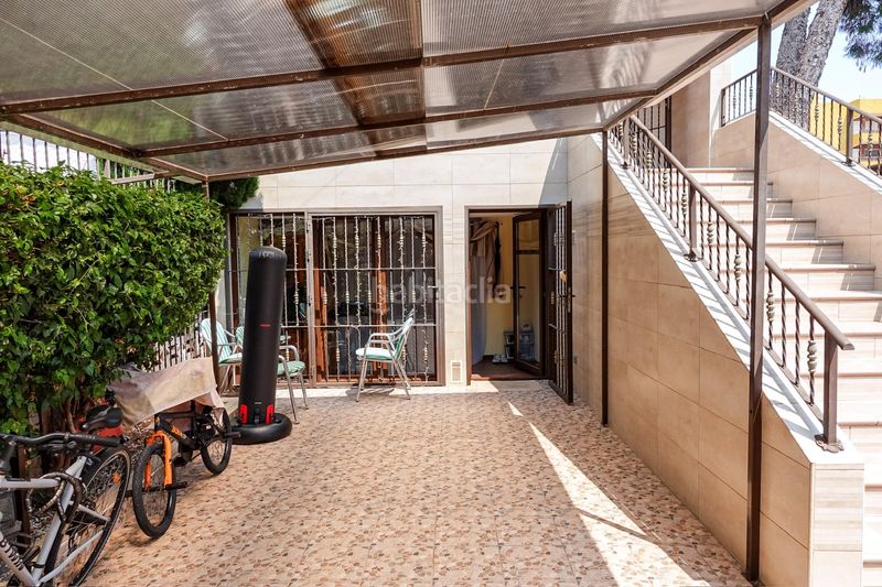 Foto 37c59461-31ca-40e4-9477-49bc77322440. Casa aparellada amb aparcament a Punta Prima Torrevieja