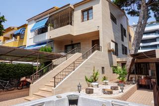 Casa pareada en Punta Prima. Chalet pareado en punta prima