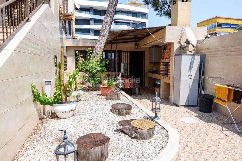 Foto a9efba05-3d2c-439b-8292-a1b9fe3af01f. Casa aparellada amb aparcament a Punta Prima Torrevieja