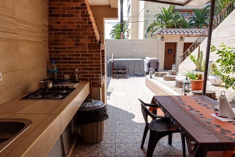 Foto abd47a7c-9407-4ada-9628-14ccc2c044db. Casa aparellada amb aparcament a Punta Prima Torrevieja