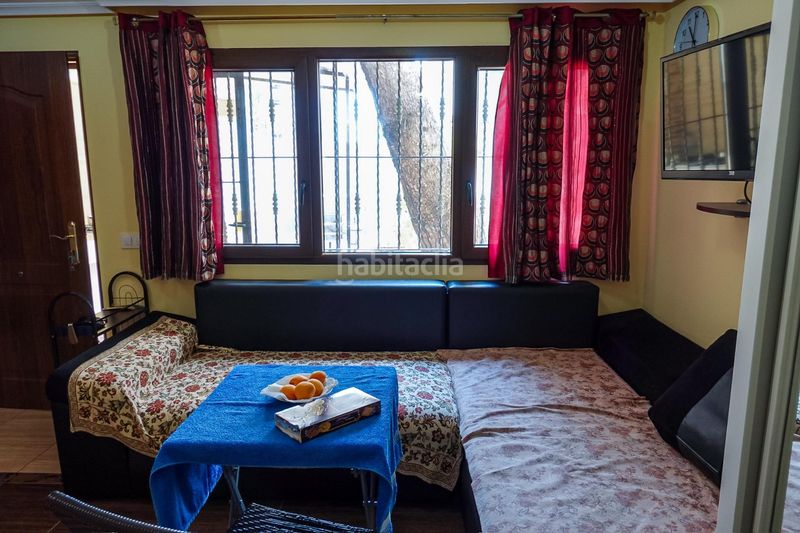 Foto bc95f50b-6b30-4932-82b4-b24e9c95e4d1. Casa aparellada amb aparcament a Punta Prima Torrevieja