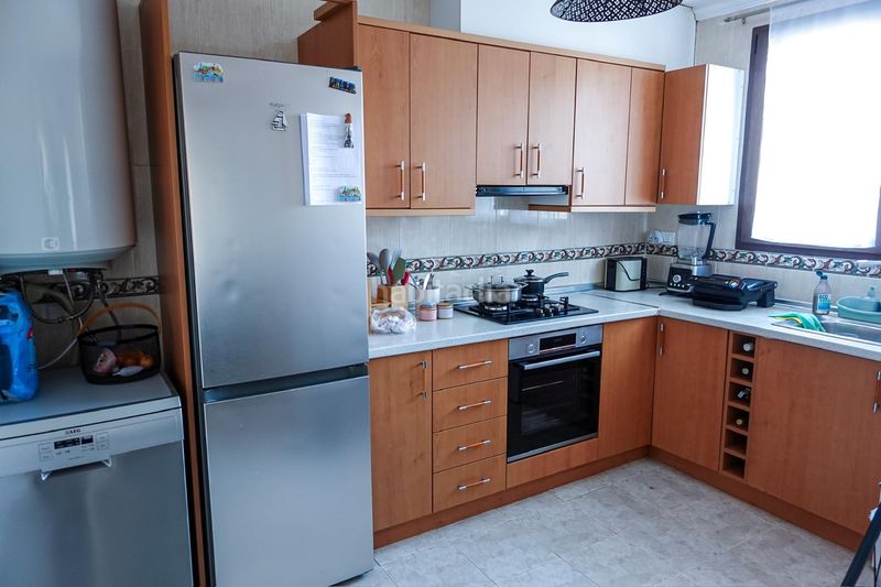 Foto f0891ee9-d938-4ebc-bbdc-f858950bd06b. Casa aparellada amb aparcament a Punta Prima Torrevieja