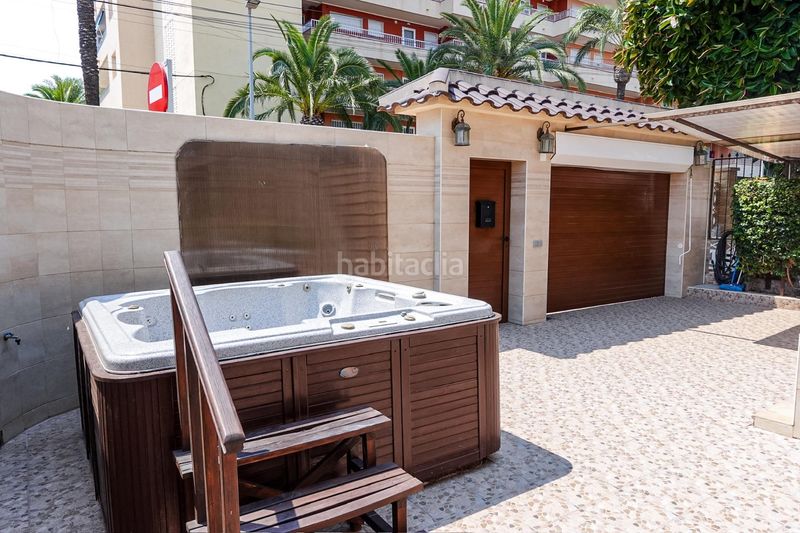 Foto f2ebd9f5-334d-443a-91e9-f264579a345b. Casa aparellada amb aparcament a Punta Prima Torrevieja