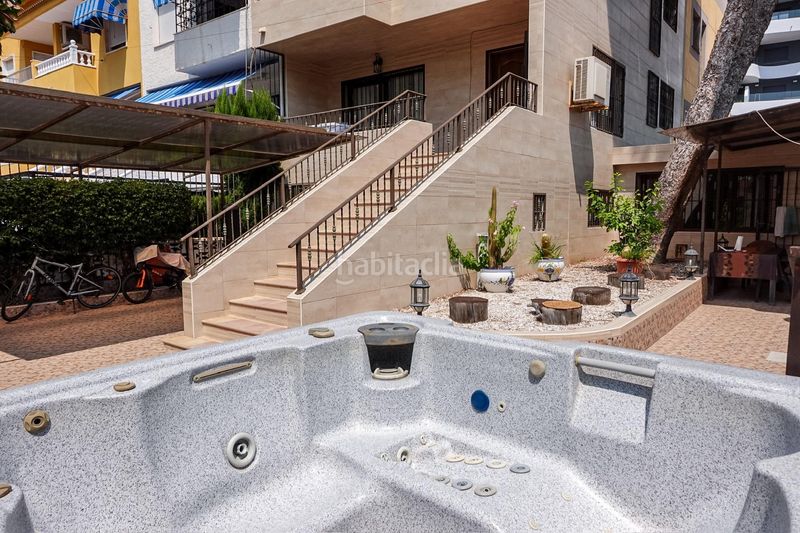 Foto f785e011-705a-4329-b8b6-b01c06cf0b9c. Casa aparellada amb aparcament a Punta Prima Torrevieja