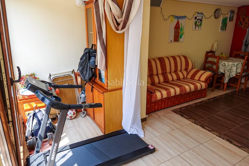 Foto fa7f46e7-c1f7-4cd1-ad69-62a51af77f18. Casa aparellada amb aparcament a Punta Prima Torrevieja