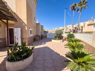 Casa adosada en Zona los Frutales. Amplio adosado en los frutales, torrevieja  tu hogar ideal a pas