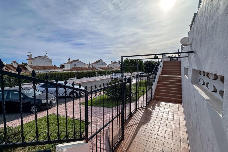 Foto 1b7605b0-1ea8-4782-b7e0-b55217a132ef. Casa adossada amb piscina a Torreblanca Torrevieja
